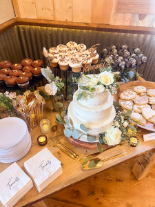 The-Hay-Loft-at-Creede-Cake-Table
